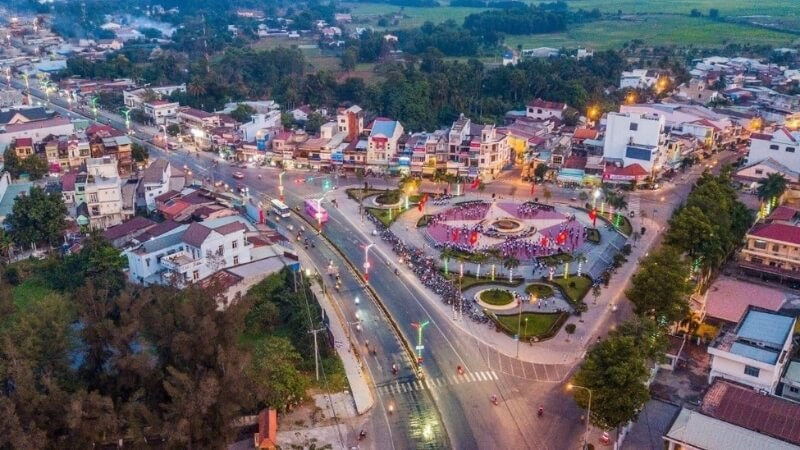 Vòng xoay trung tâm Trảng Bàng đêm rực ánh đèn