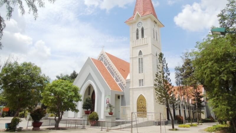 Tha La xóm đạo — nhà thờ Công giáo cổ Trảng Bàng